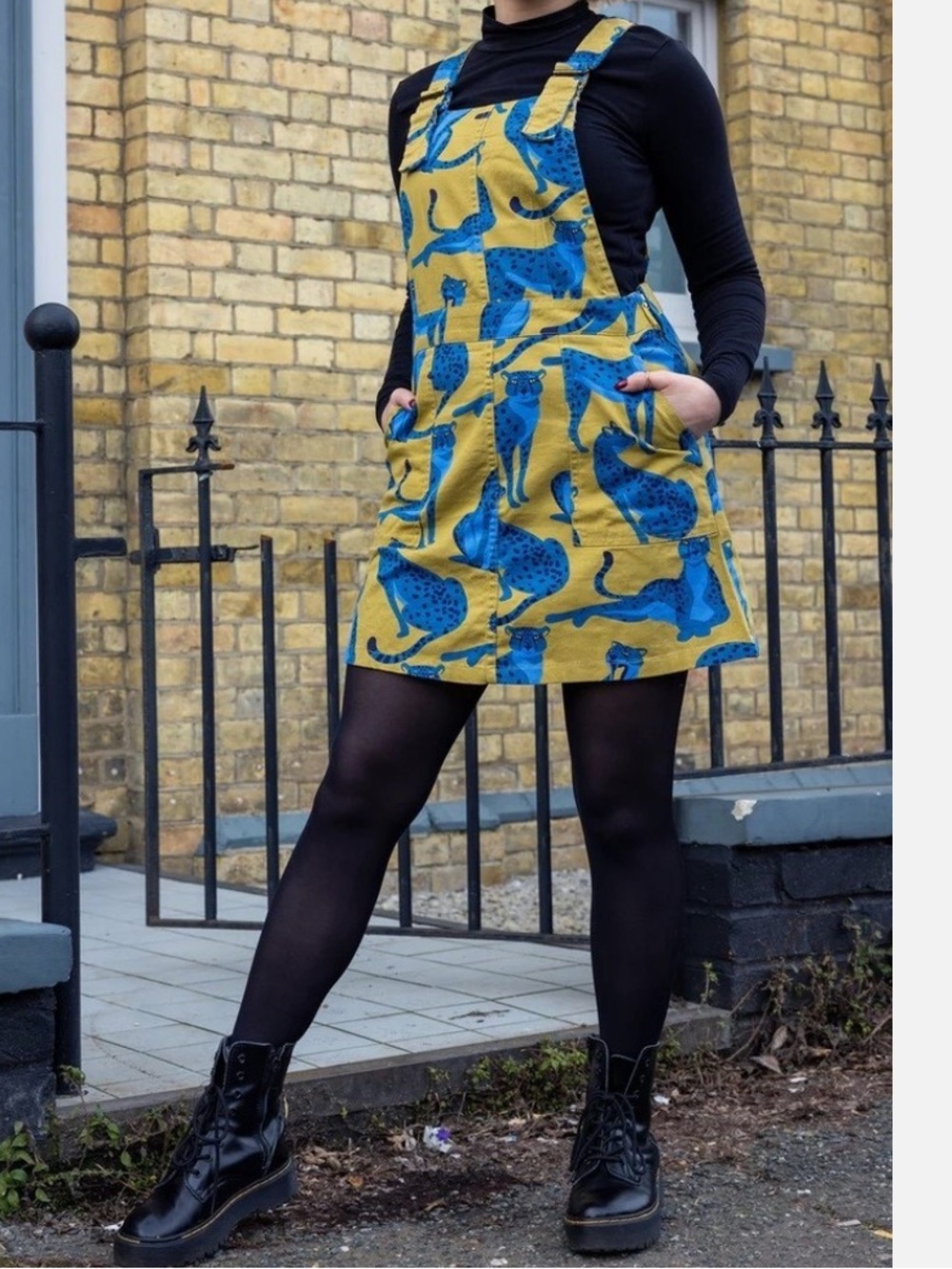 RUN AND FLY Big Cats Print Dungaree Pinafore Dress
Blue/Mustard